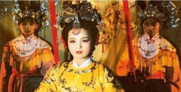 贾元春孕中就被赐死，犯了哪些忌讳？为什么不等孩子生下来了再死？贾元春入宫时才十五