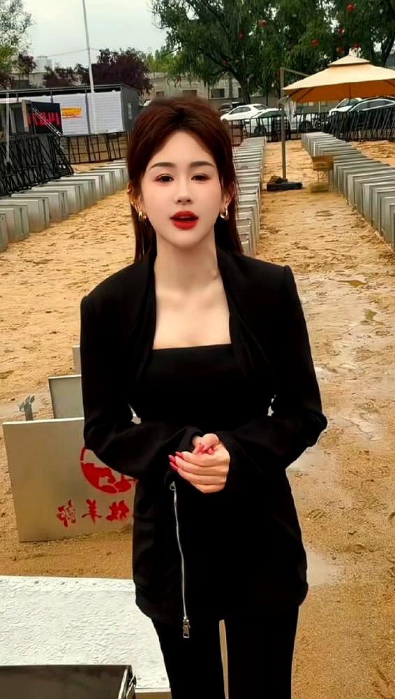 本来都以为是一场要热热闹闹开席的生日答谢会，结果临开场突然来一句取消，粉丝都已经