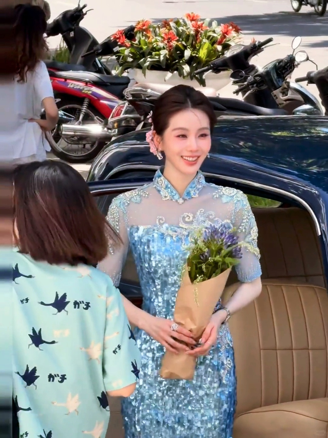 刘诗诗好曼妙的身材又是特别定制，全球首穿刘诗诗的待遇经常世首一