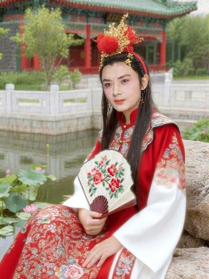 87版红楼梦贾宝玉选角困难。导演王扶林第一个看中侯长荣，可惜身高太高错失。