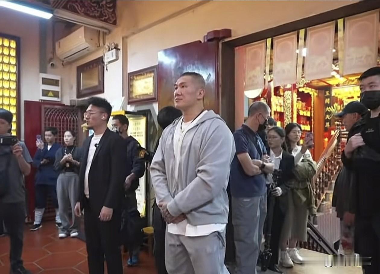 看到厦门的隧道后，馆长破防了。没想到馆长来到厦门之后，看到厦门公路一段隧道如