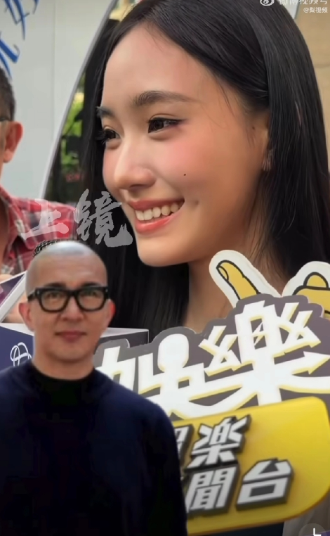 小s现在一定很得意，因为二女儿lily完全就是理想的自己。长的漂亮，谈吐大