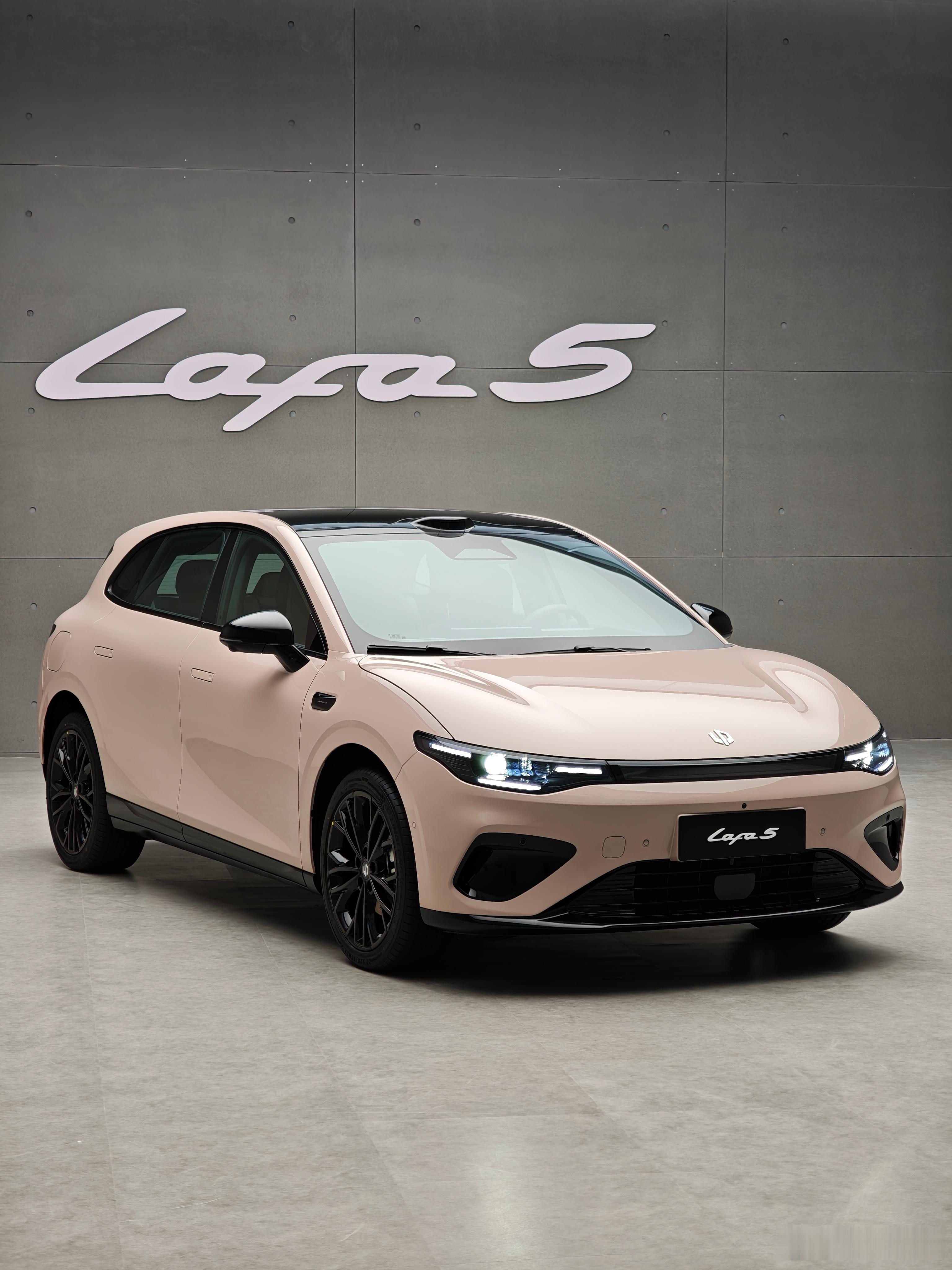 年轻的人的第一台“拉法”——零跑Lafa5。零跑的设计越来越有精致感了。0-10