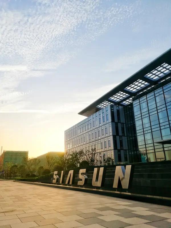 炒股这事儿，真能让人体验一把什么叫“一念天堂，一念地狱”。去年11月，办公室