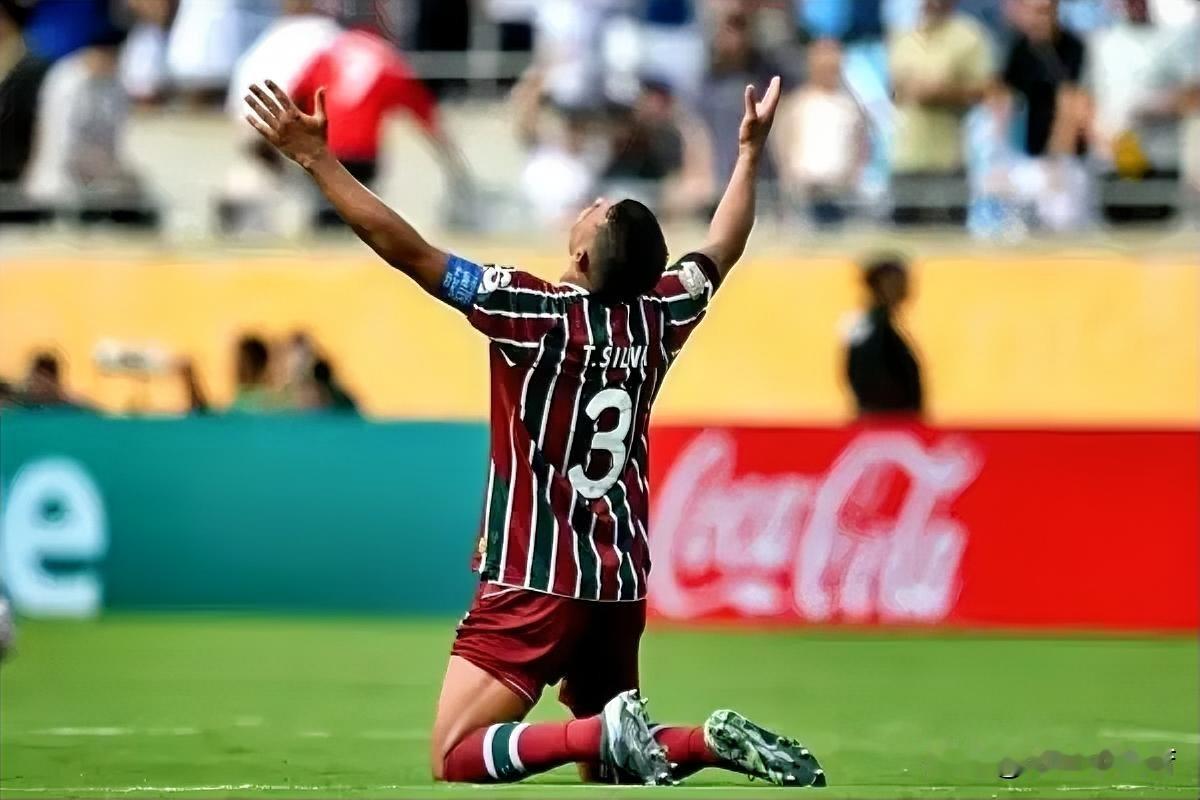 弟媳叕要回归米兰了。共和报与几家巴西媒体披露巴西后卫迪亚哥席尔瓦是米兰冬季窗口的