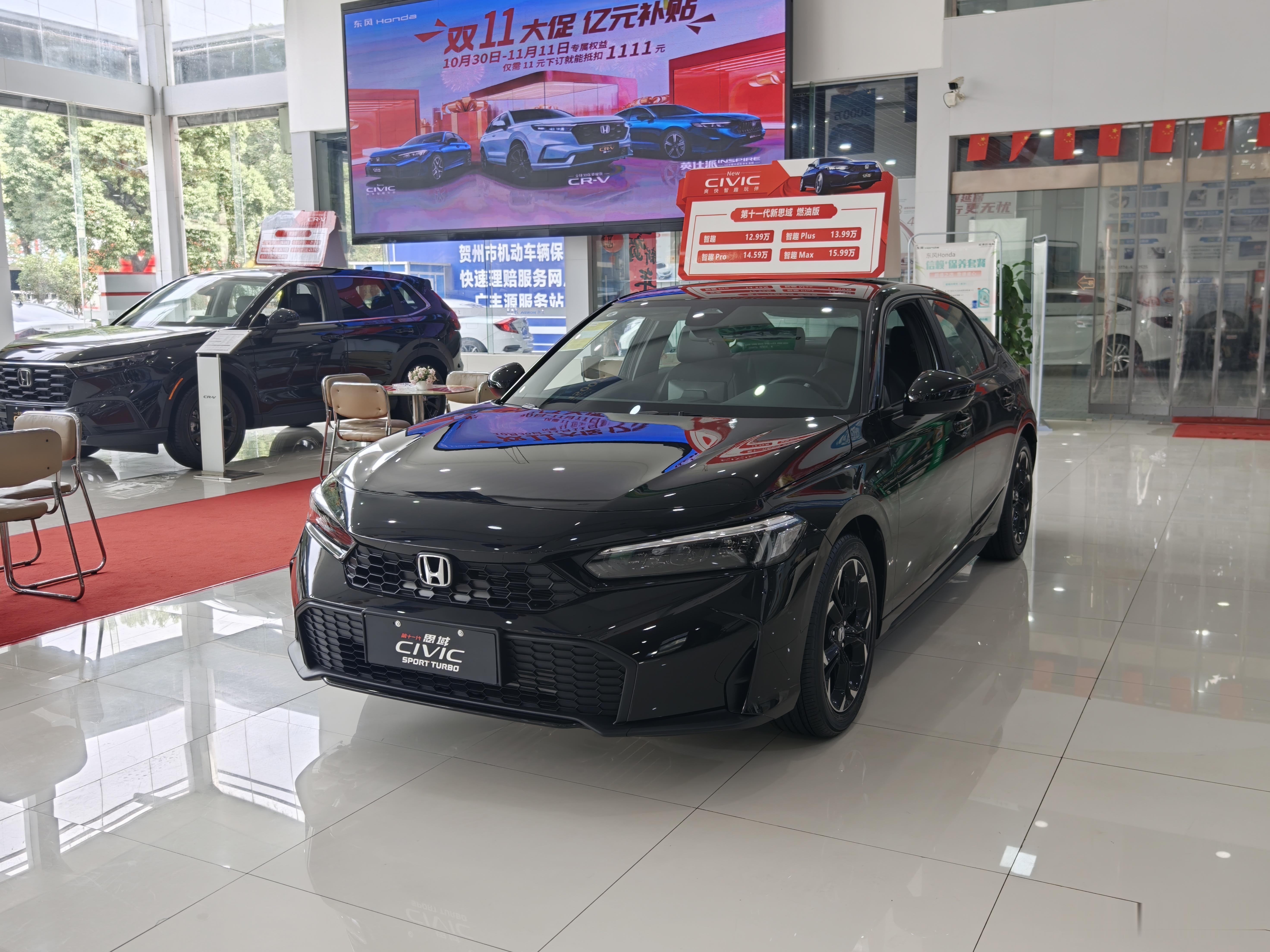 这款带运动外观套件的三厢思域真好看呀，只是现在的销量让人看着心疼[哭哭]​​​