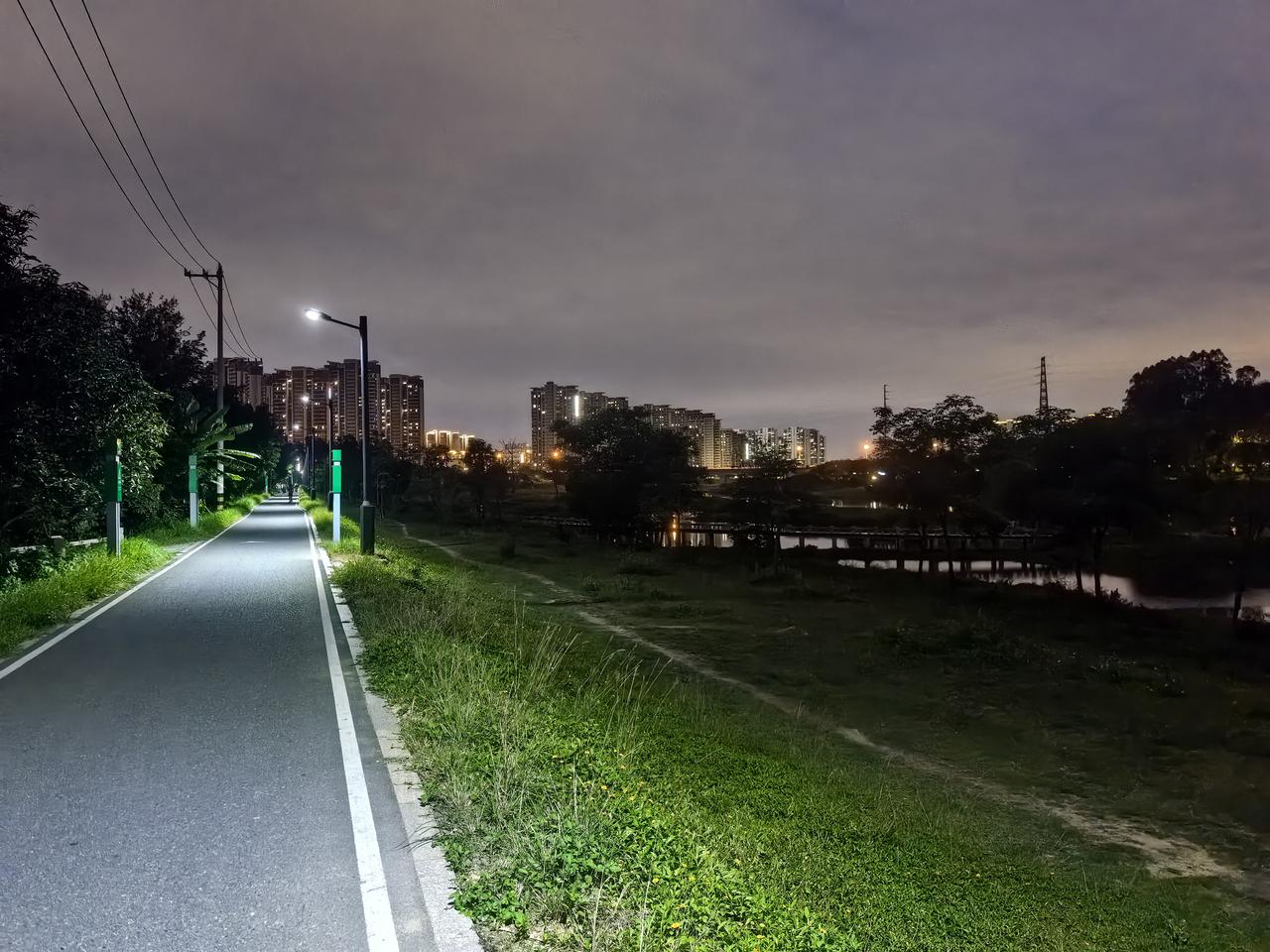 夜游同安西溪。。。。说实话，管养维护还是有点差距，不过也是一种自然野蛮生长的野趣