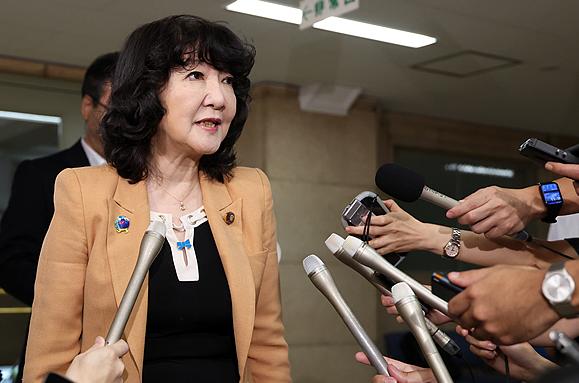 日元崩了美国罕见救市，郎教授揭穿真相：救的不是日本是美债美元对日元一度逼近16