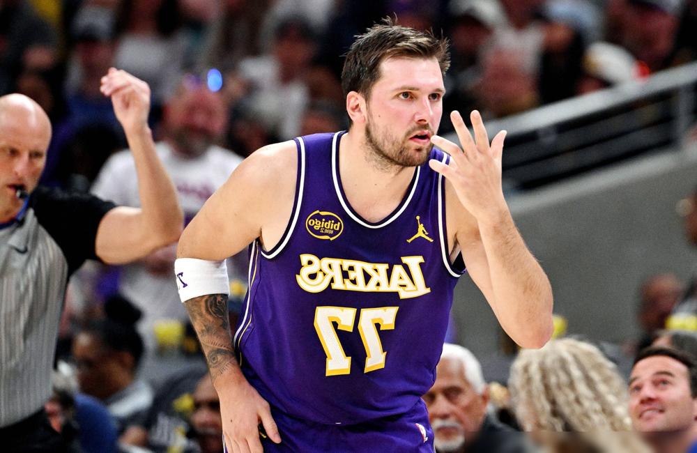 别再为东契奇的MVP掉眼泪了。那一声腿筋撕裂，引爆的不是遗憾，是一颗价值数千