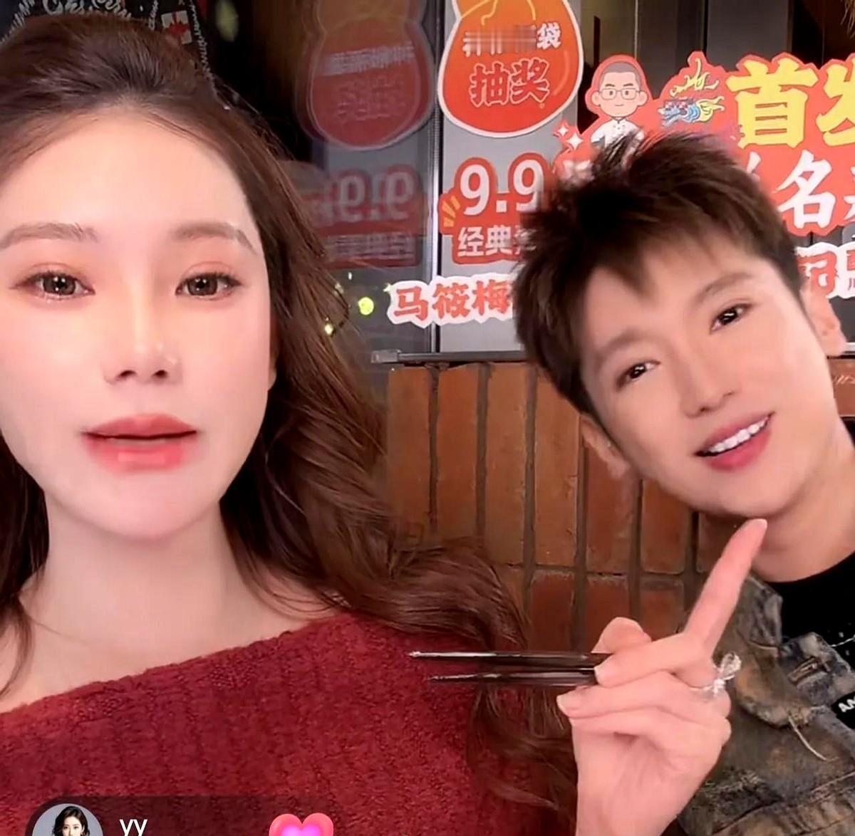 一句话让酸辣粉多卖300%汪小菲直播提醒马筱梅“慢点吃”，她笑着猛嗦粉，20