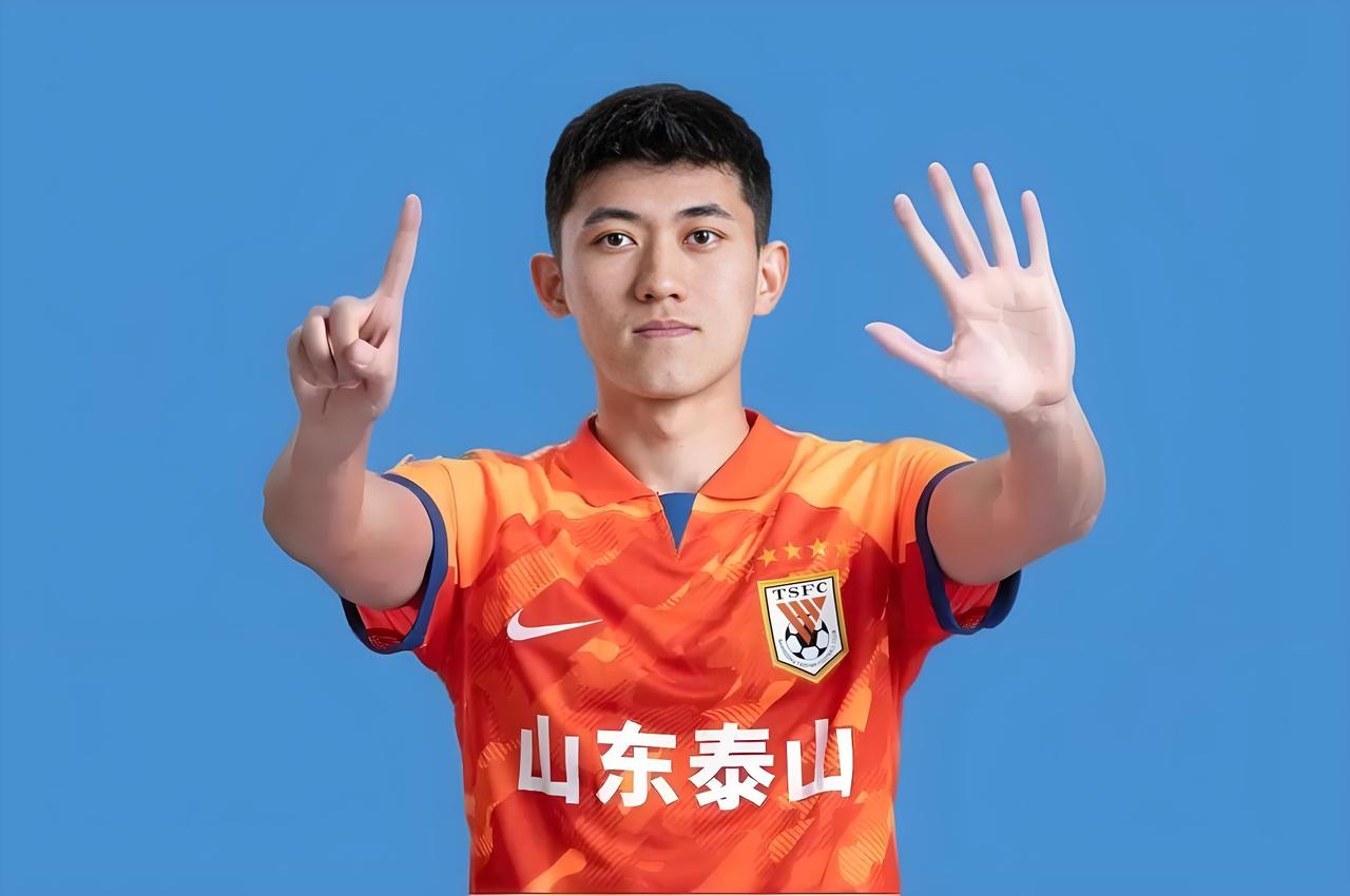山东泰山队5-1大胜辽宁铁人，虽然泽卡和瓦科都是梅开二度，但不得不夸两名国内球员
