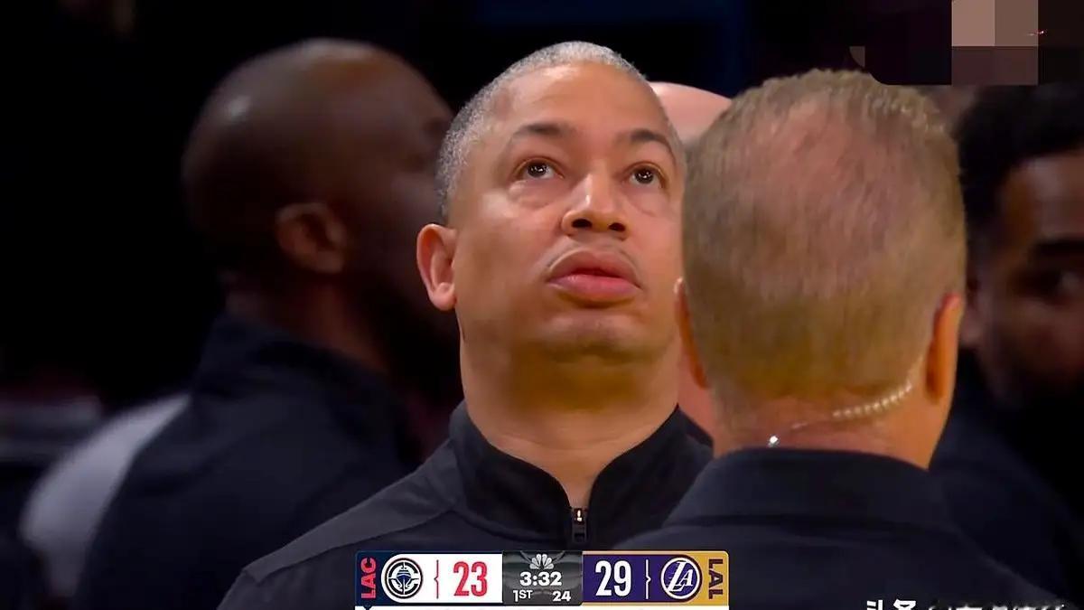 快船唯一的出路就是解雇泰伦卢，再交易莱纳德快船现在一胜难求，唯一的出路就是先