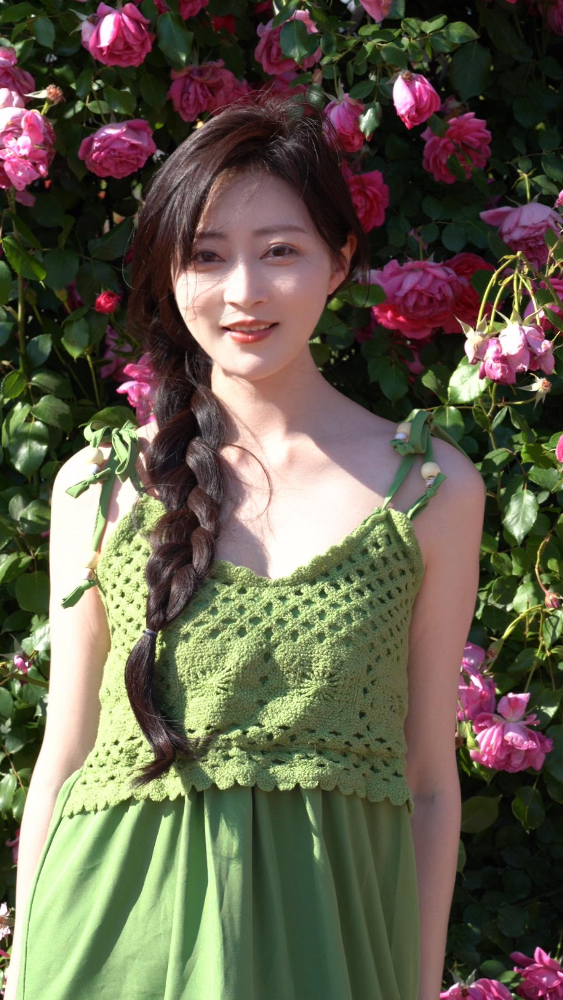 那天我经过一片花园 可惜你不在