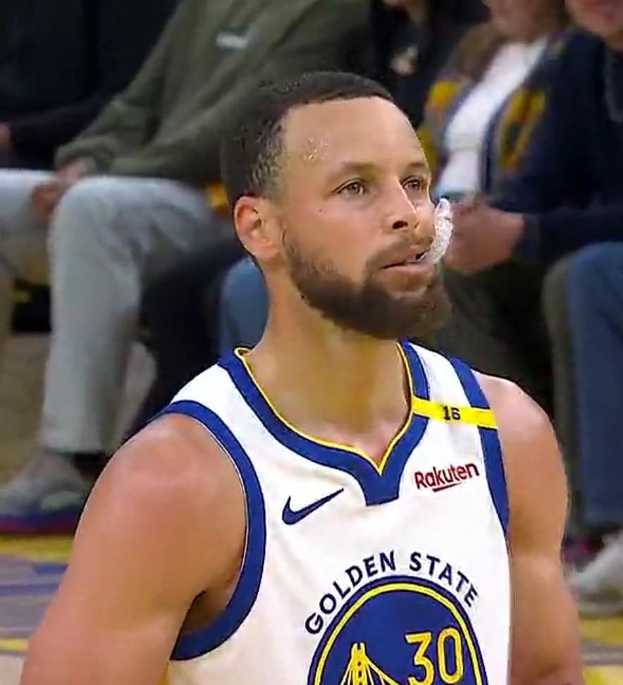 27场比赛打完！！！勇士13胜14负排名西部第八。场均出手：88次（联盟第二