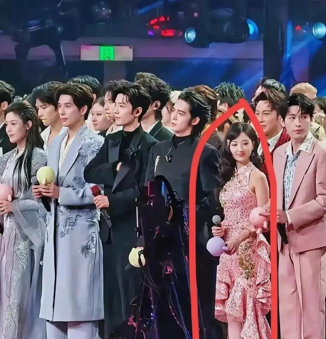 横店影视城传出要卡女主身高，古装160以下、现代165以下直接劝退。毛晓彤周