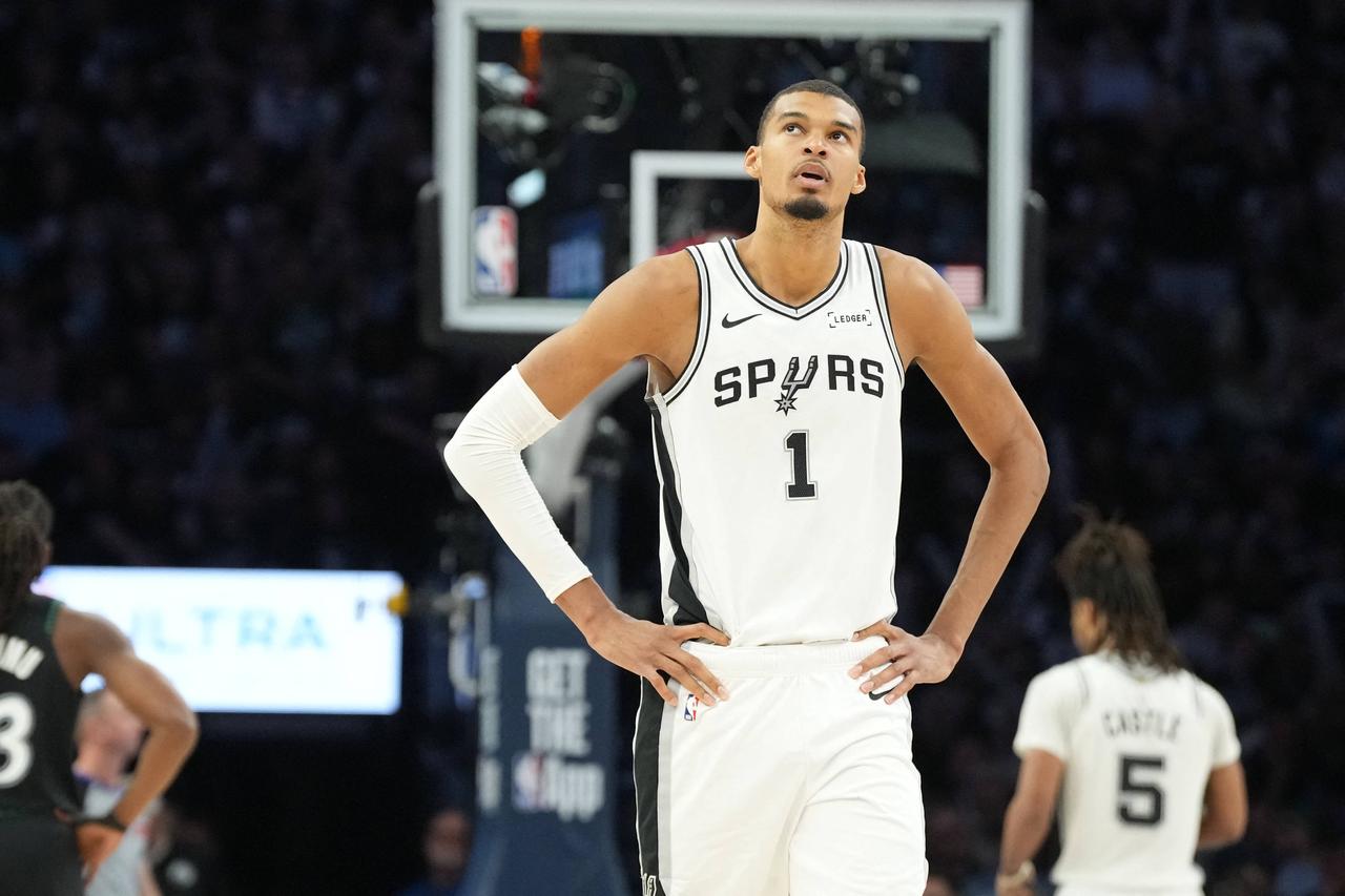 今年NBA总决赛，彻底见证了文班亚马的崛起。年仅22岁，直接带队打进总决赛，硬