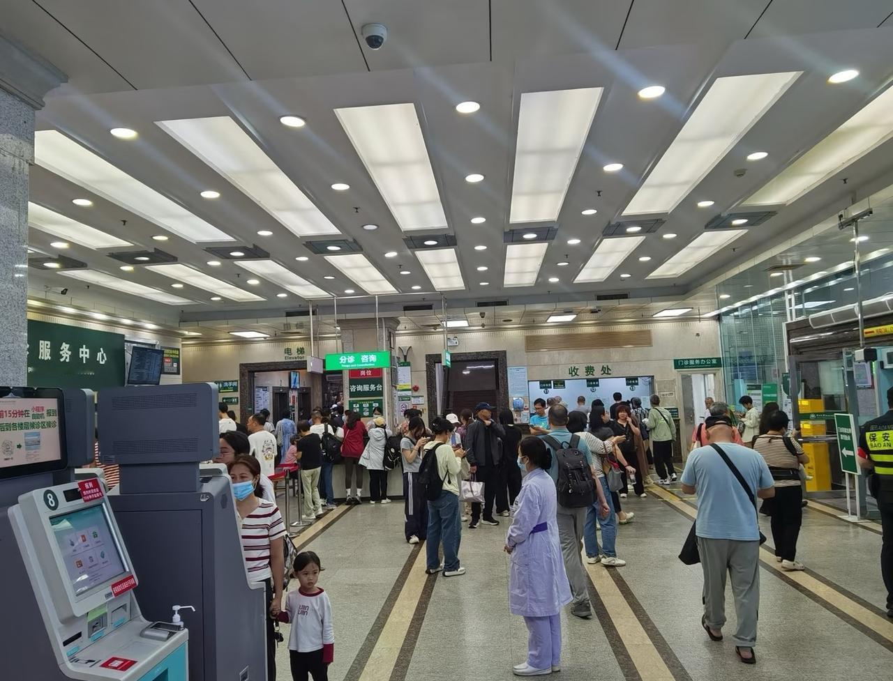 广州的医院VS深圳的医院最近半年一直在广州工作，因为小伤往返于两地的医院治疗