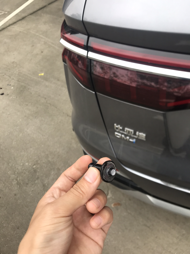 比亚迪品质管控不太行啊早上正常开后备箱，发现微微动作一下后又自动关闭，就是打