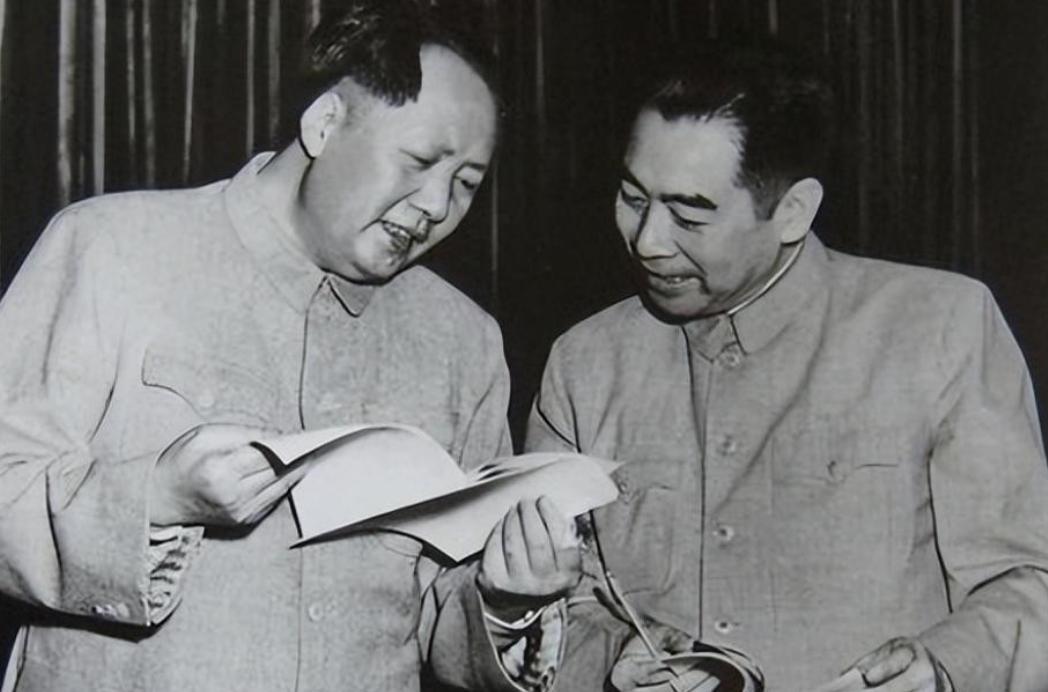 关于周总理，有个奇怪的现象，就是他从来都没有叫毛主席叫过“老毛”，现在有很多电视