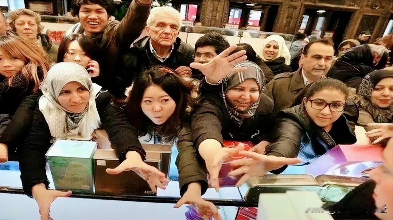我给大家科普下美国人是怎么做生意的？比方说住宅区对面开了一个商圈，商圈开了一家冰