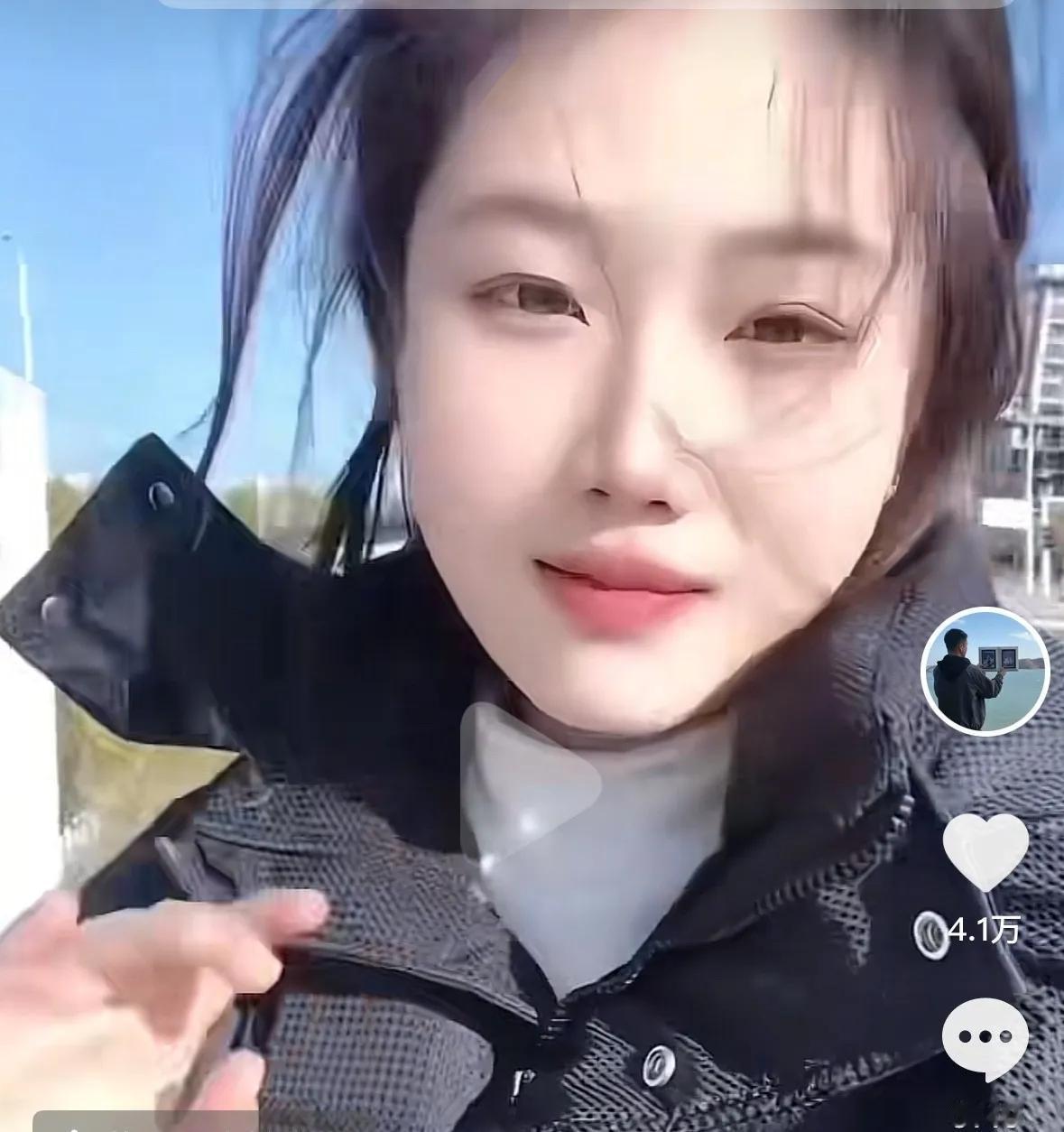 河南发小入室灭门案唯一欣慰的是，受害人阿霞没有受到嫌疑犯崔某的侵害。崔某与梁