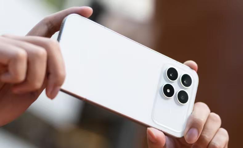 红米K80至尊版和红米K90哪个好？全民买手请回答又有小伙伴遇到困难了，他在红