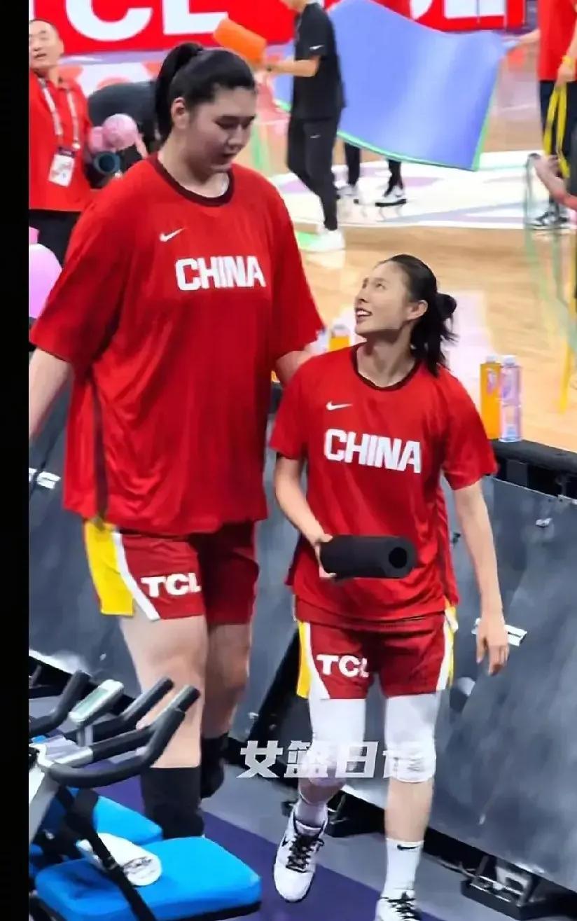 张子宇:姐！输给日本队不甘心，对自己很不满意。王思雨:小孩姐！失利了大家都