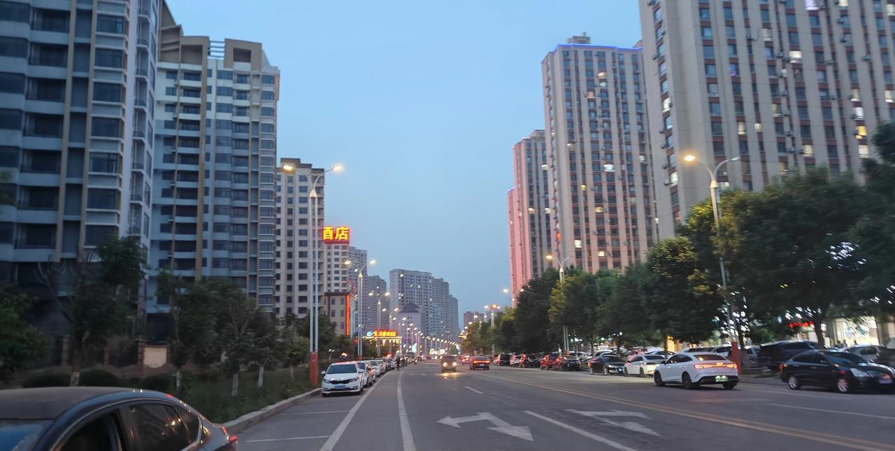 从大连回来了，一个人的日子也得过，顺道去了家附近一个小超市，他家菜还行，主要是近