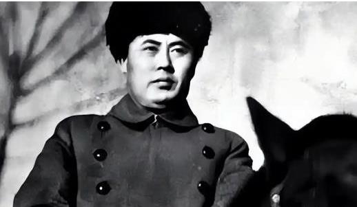 北平和平起义时，北平城内的傅作义嫡系部队仅有数万人，而中央军有李文与石觉2个兵团