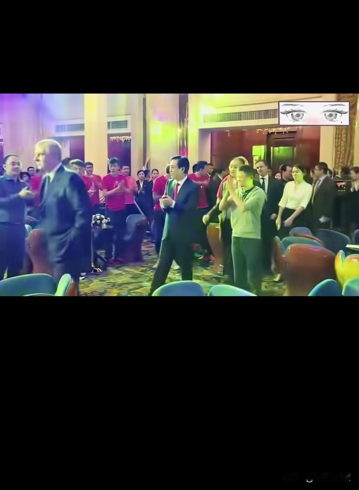 那时候的恒大许总风光无限，意气风发。马云在他面前都是小弟。眼见他起高楼，眼见