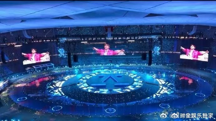  张杰鸟巢舞台够内娱学一辈子了张杰开列车鸟巢巡游用心、舍得、有创意，张杰鸟巢