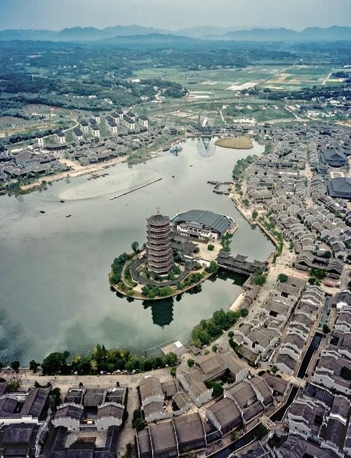 给大家分享一下我这个“不称职”的老爸两件事：第一件：记不清是我家小子几岁