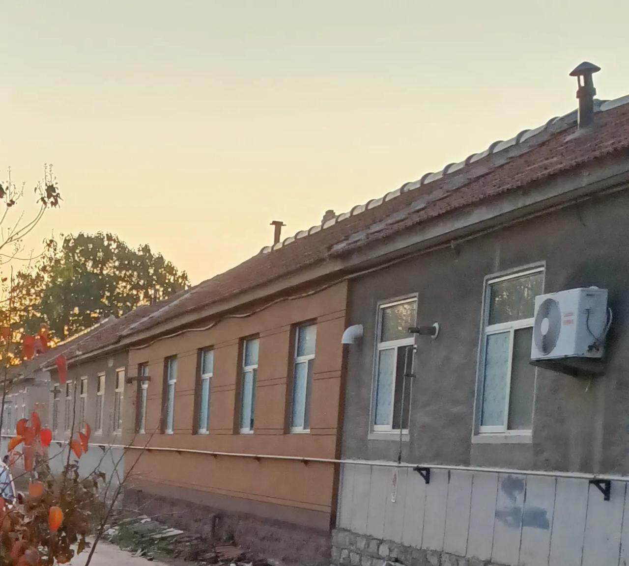 农民工接了城市化工业化，规模性返乡谁来接？农民工干着苦和累的活，工资低房租贵