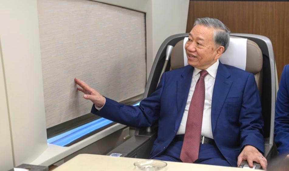 越南有高铁执念，主席苏林访问中国，专门累计乘坐高铁12小时，创下外国政要访华乘高