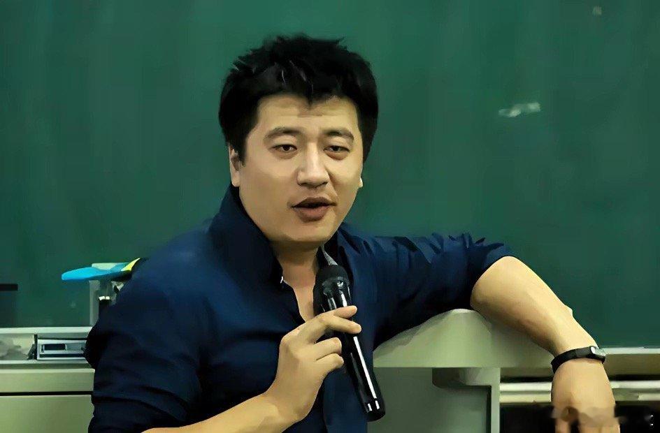 张雪峰曾经说过一句话，至今触痛了很多网友的心，张雪峰说：“一间寝室住着六名女生，