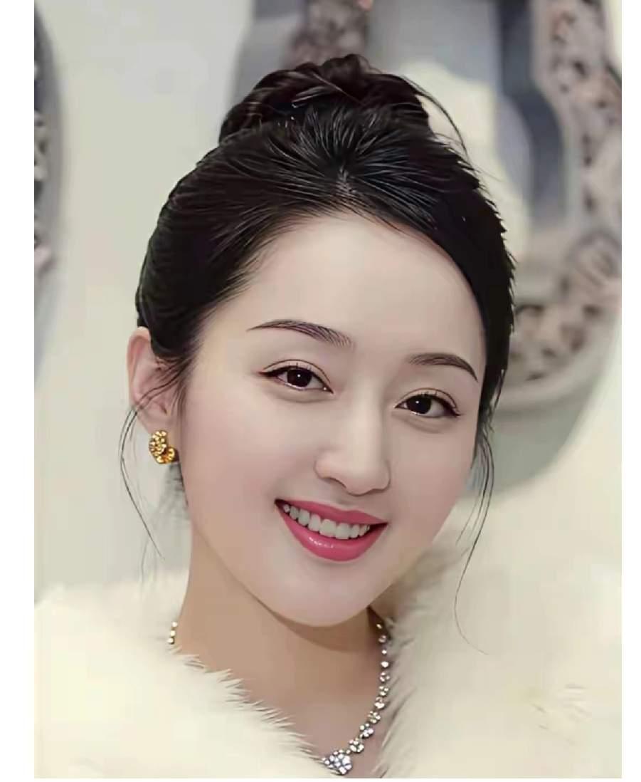 景甜会是第二个杨钰莹吗？当年的杨钰莹是顶流的甜妹子，曾经的她，面若桃花，目含