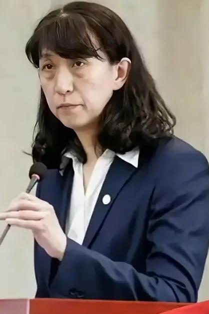 排协主席赖亚文对女排战胜波兰队的比赛给予高度评价，她表示、能够3：1逆转战胜波兰
