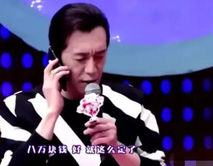 有一次，沙溢参加李咏的节目，被问及家庭地位时，沙溢打电话给胡可，说，“老婆，咏哥