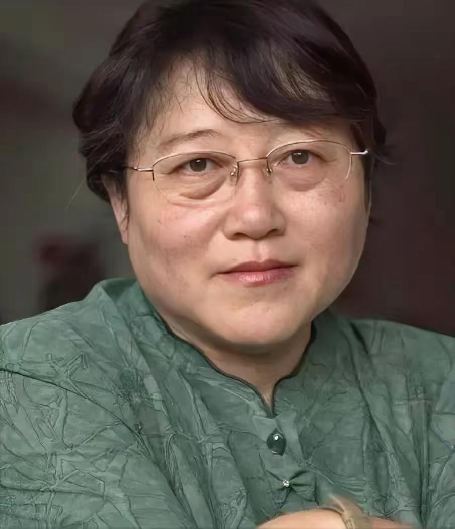 性学专家李银河说:“我们活着到底是为了什么？其实什么都不为，我们和一只蚂蚁，一