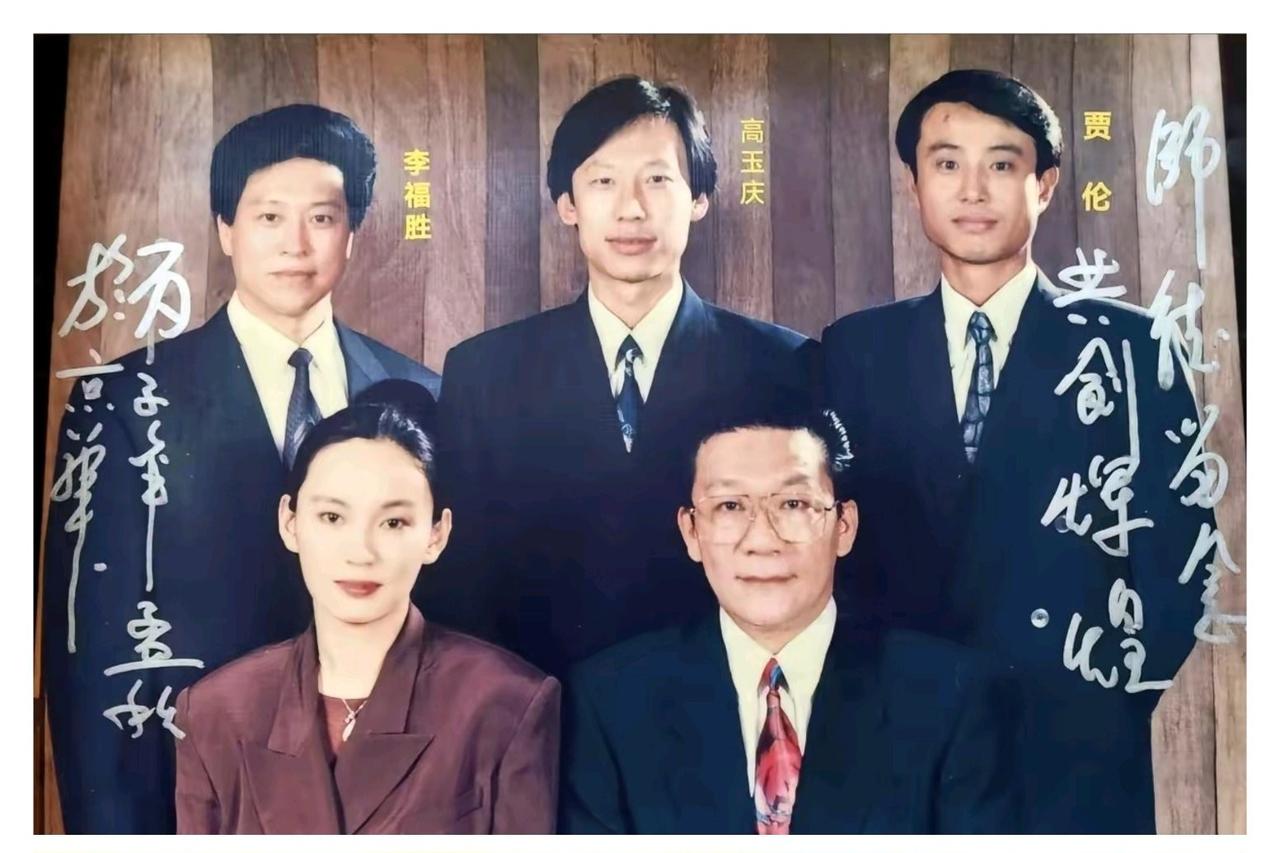 侯耀文和袁茵（前妻），1996年收徒贾伦（贾继光的儿子）、高玉庆（高英培的儿子）