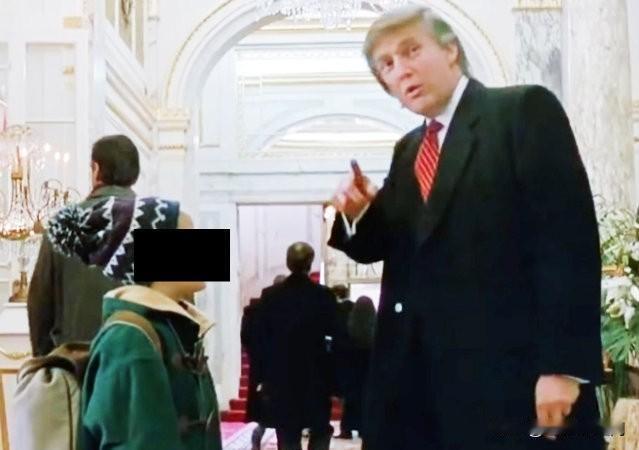 民主党人又公布了一张来自唐纳德·特朗普案卷中的照片，照片显示一名身份不明的儿童与