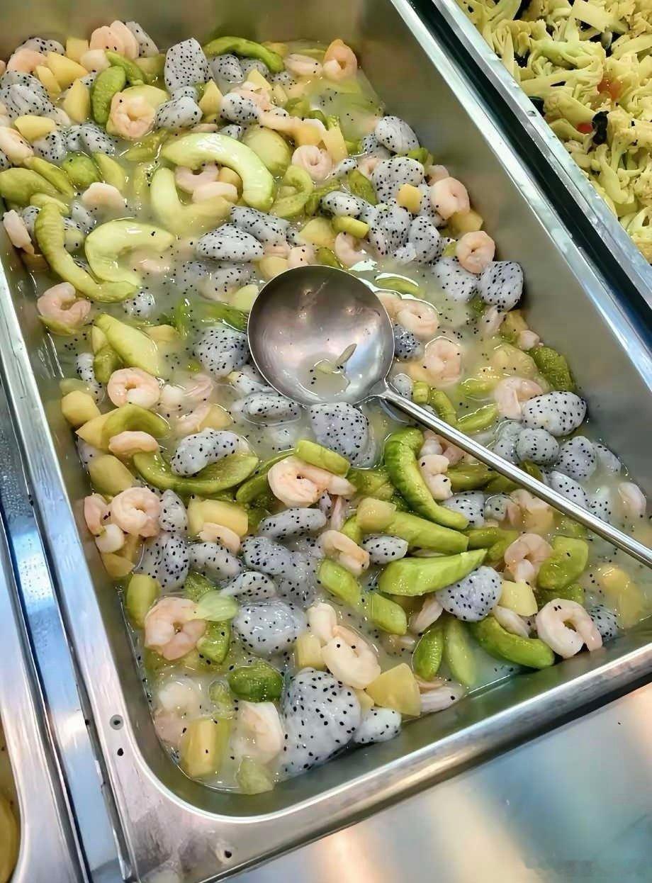 这食堂要不要投诉啊，这个是人能吃的东西吗？