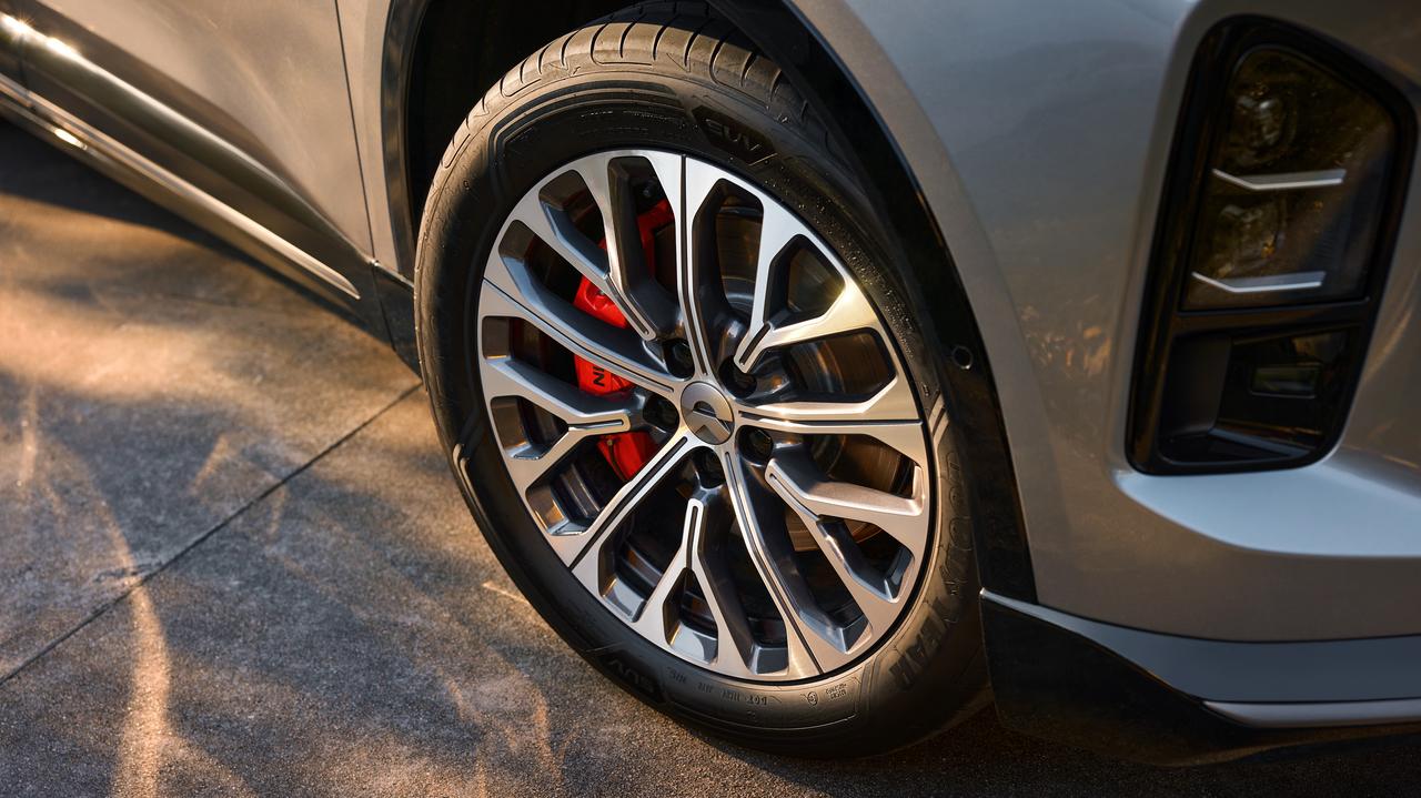 【蔚来新ES630万台纪念版上市，“贵1万+”打包2万+配置】为纪念蔚来ES