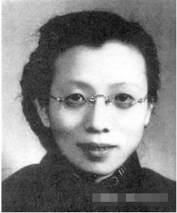 1949年，南京解放后，一位贵妇走到南京总统府前，对哨兵说道："我叫陈修良，你们