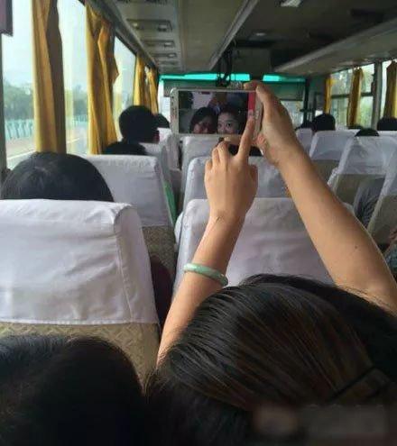 爆笑GIF: 虽然你违规停车了, 但是我没有违规走路啊