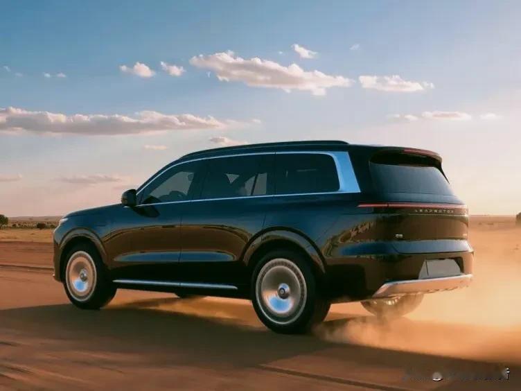 今年全尺寸SUV是真的火，看来大家还是喜欢大的多!在华为系新能源