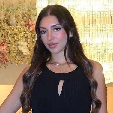 美国一29岁女官员被实名举报，被包养3个月花了金主4万美元。这个女子