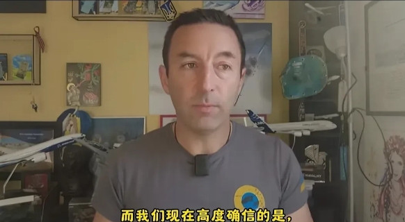 一位法国的军事博主看到自家的阵风战斗机被中国的歼10c打下来之后，他实在是不愿意