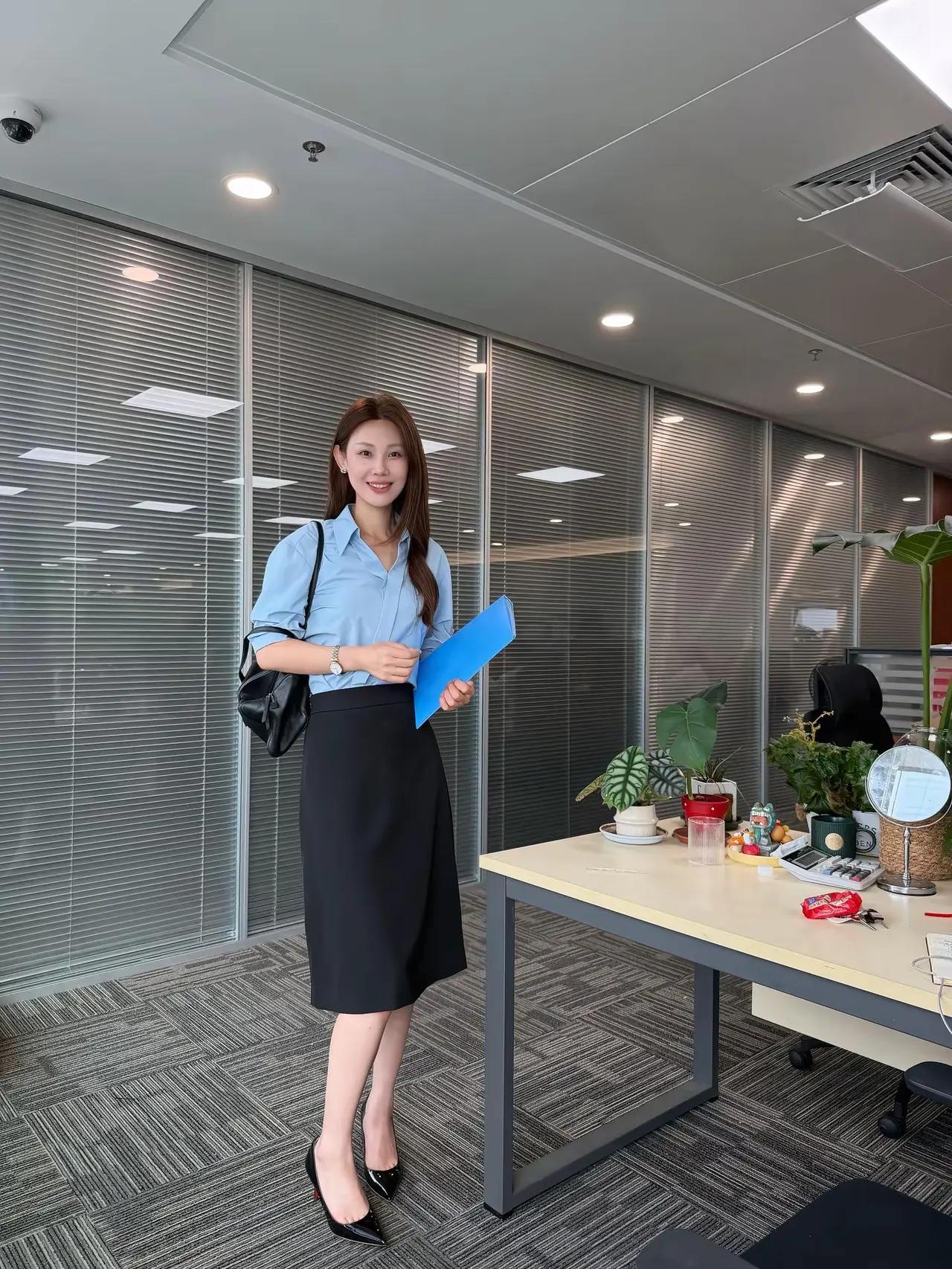 形象，气质太好了！都市白领女生办公室女神穿搭现代秘书风