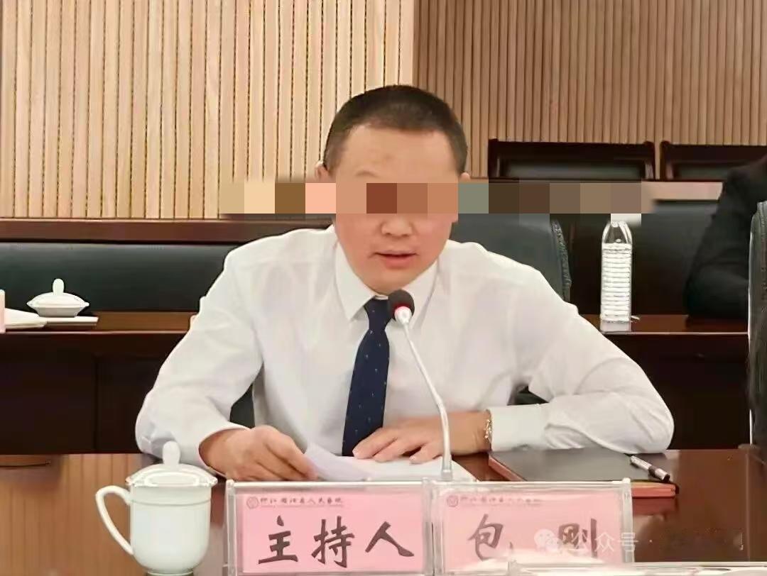 印江自治县人民医院，今天也算是上热搜了！一天之内，院长、副院长同时落马，真是令